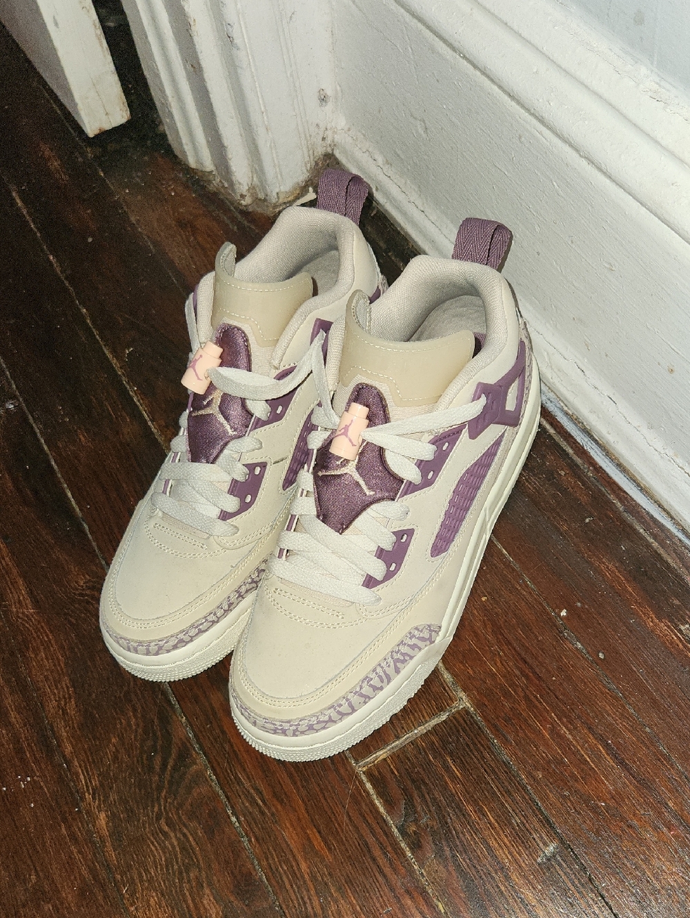 Jordan Kids Sneakers in Cream and Purple